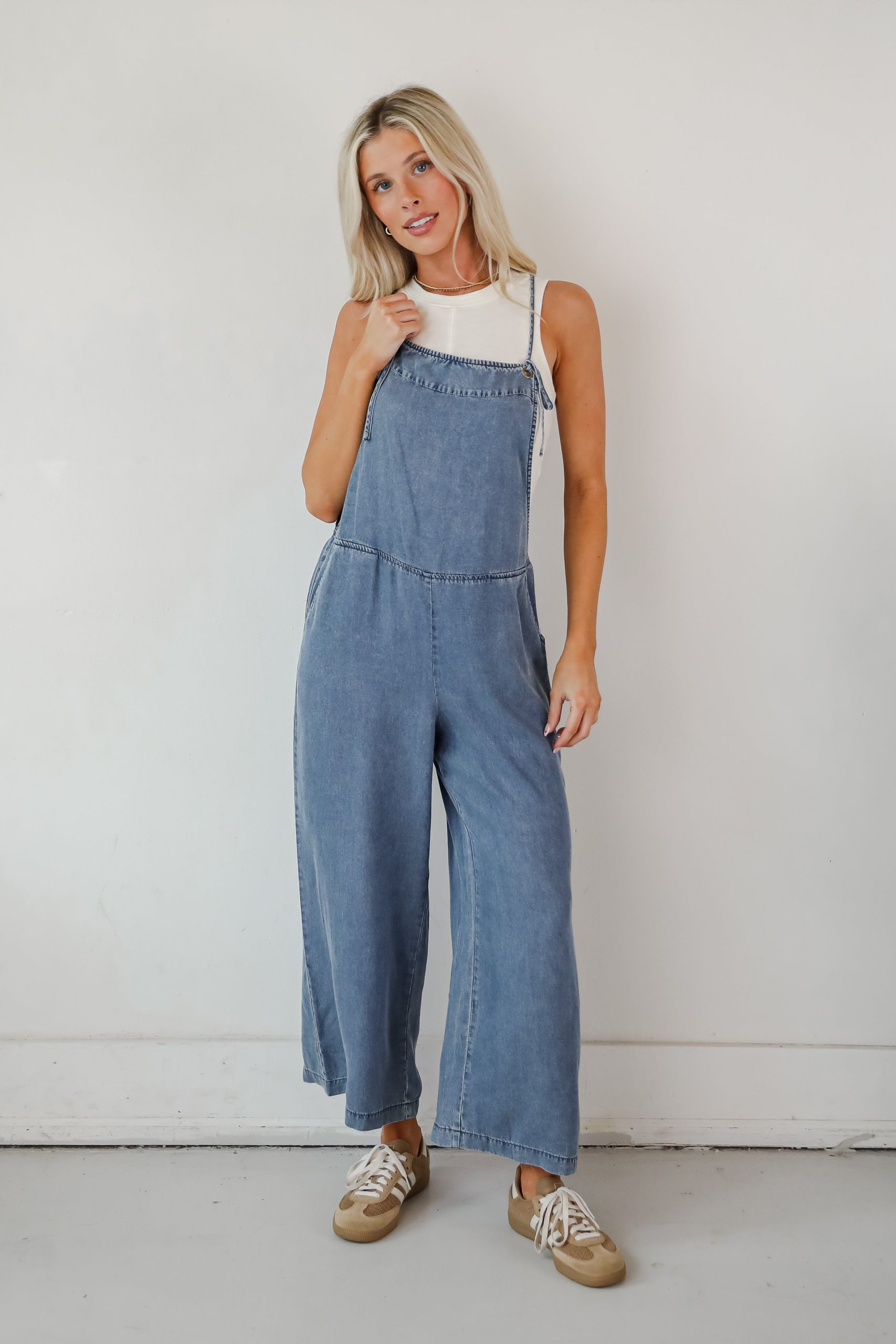 shopdressup_denim_jumpsuit-3_612e2381-f96b-4152-8868-9395d8883658.jpg